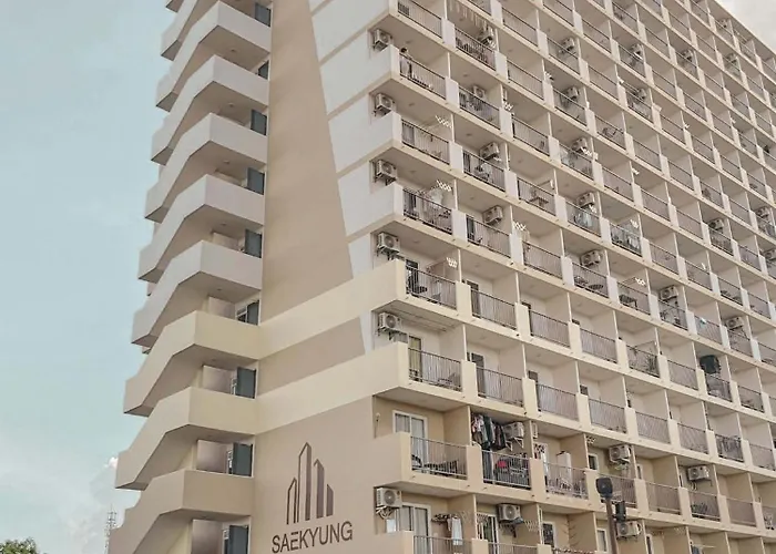 Aparthotel Gold-themed With Balcony And Free Pool Access