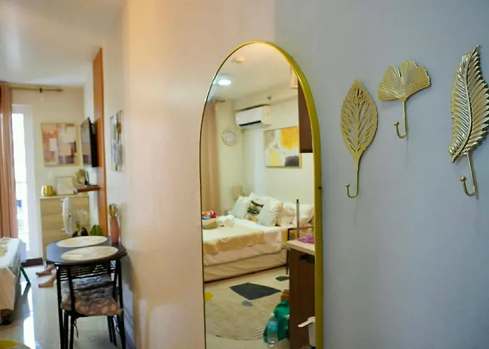 Gold-themed With Balcony And Free Pool Access Aparthotel Suba Basbas