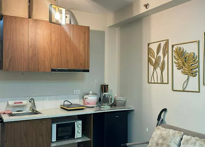 Gold-themed With Balcony And Free Pool Access * Suba Basbas