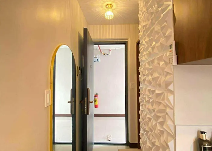 Gold-themed With Balcony And Free Pool Access Aparthotel *